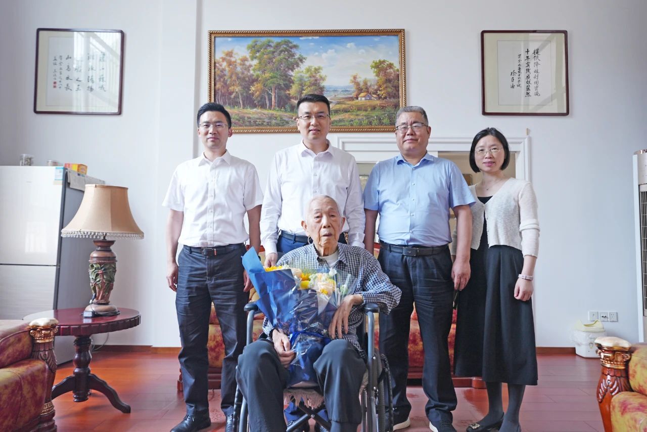 長沙礦冶院黨委開展"七一"走訪慰問