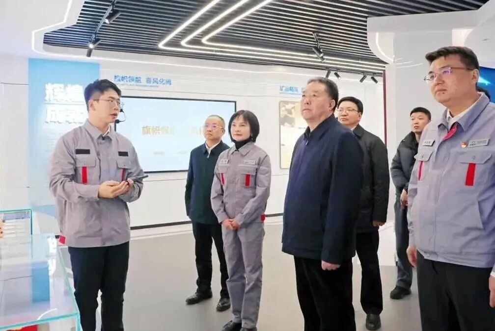 湖南省政協(xié)主席毛萬春來長沙礦冶院調(diào)研